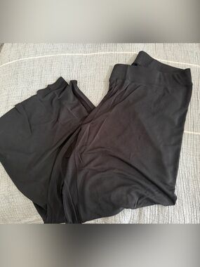 Eileen Fisher, women's black wide leg pants. Med but fits like a Lg.